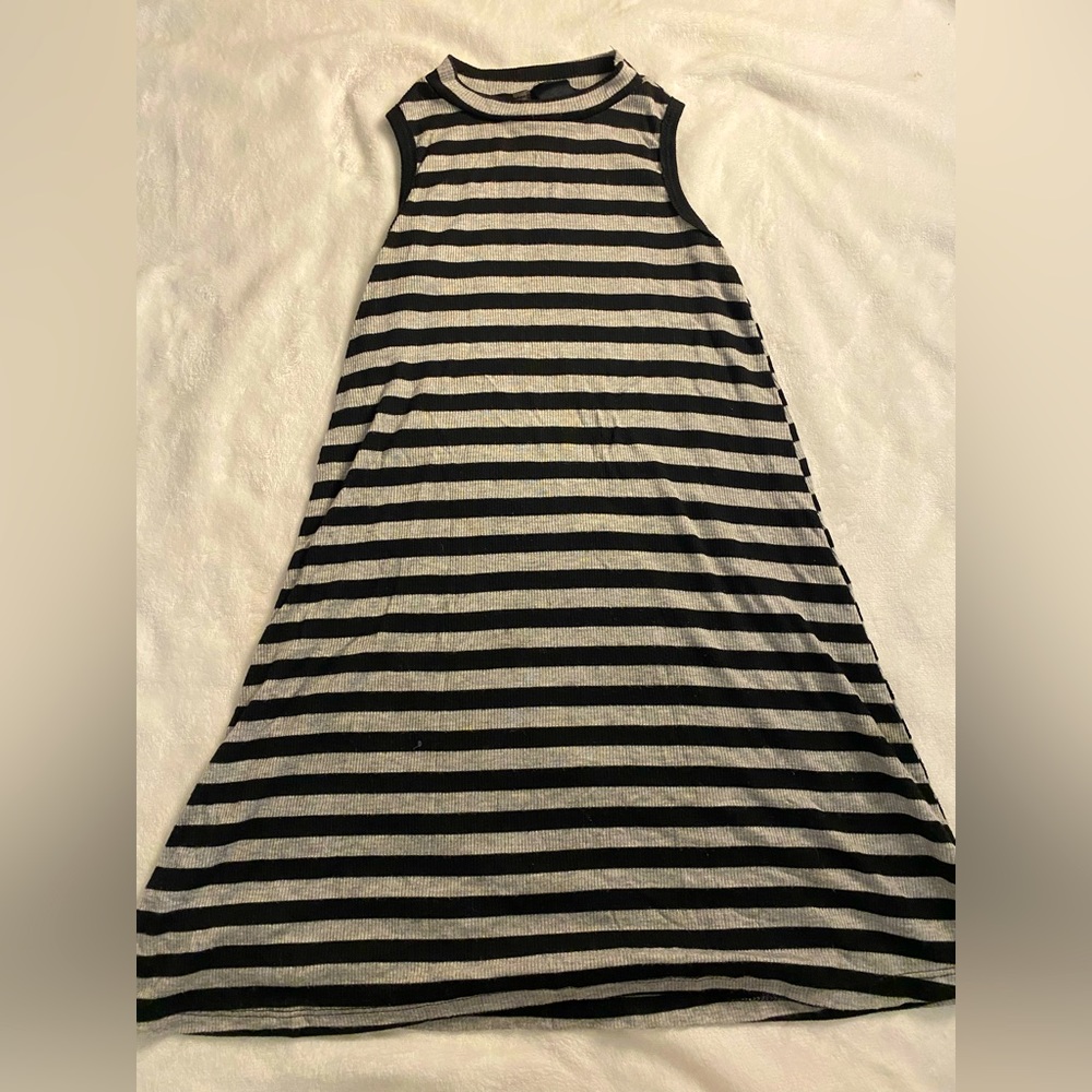 Sleeveless children’s dress- grey and black